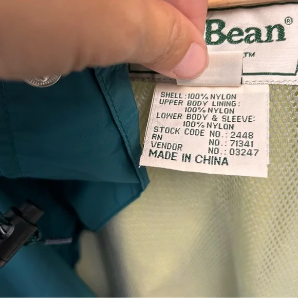 L.L. Bean Vintage 90’s Men's Stowaway Raincoat with Hood - Picture 10 of 13